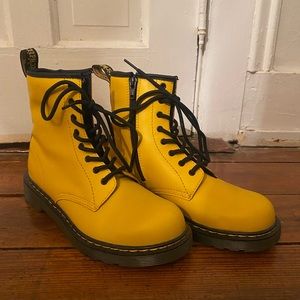 Dr.Martens wore once.1 little scuff on side on side (pictured in listing)